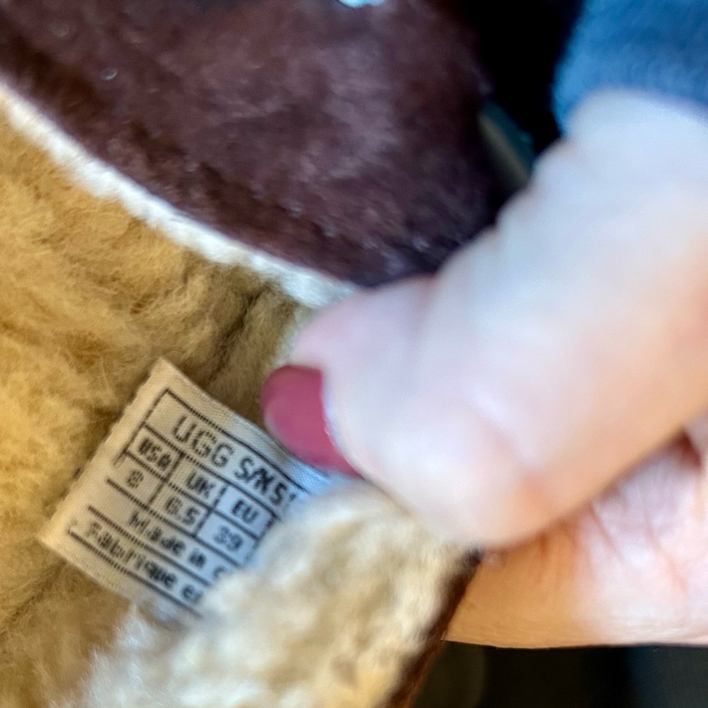 UGG Chocolate Brown Dakota Moccasin - Picture 5 of 7